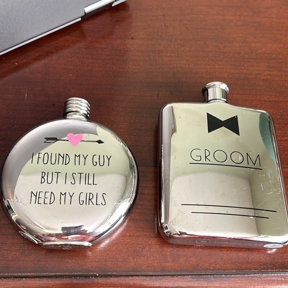 Bride and groom flasks stainless steel groom 6oz bride 4.5 oz screw off lids - Picture 6 of 13